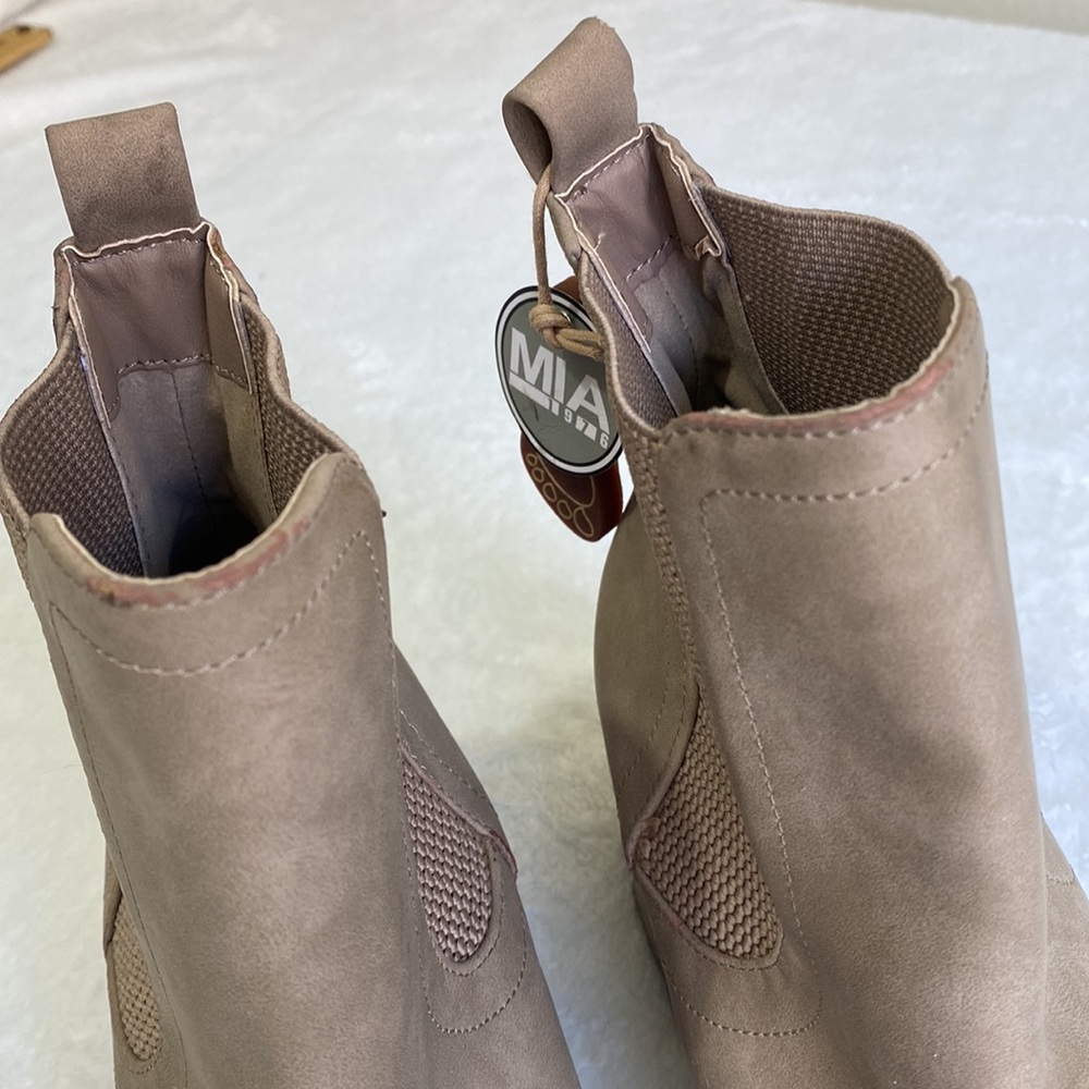 Mia Alejandro Boots Size 10 - Picture 11 of 16